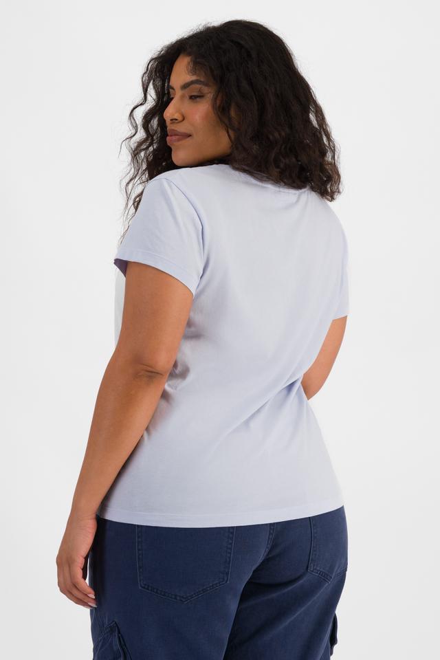 Laura (She/Her) wears size L and is 165cm tall with 94cm chest and 76cm waist