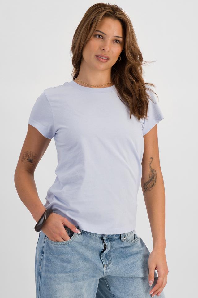 Melissa (She/Her) wears size S and is 169cm tall with 86cm chest and 66cm waist