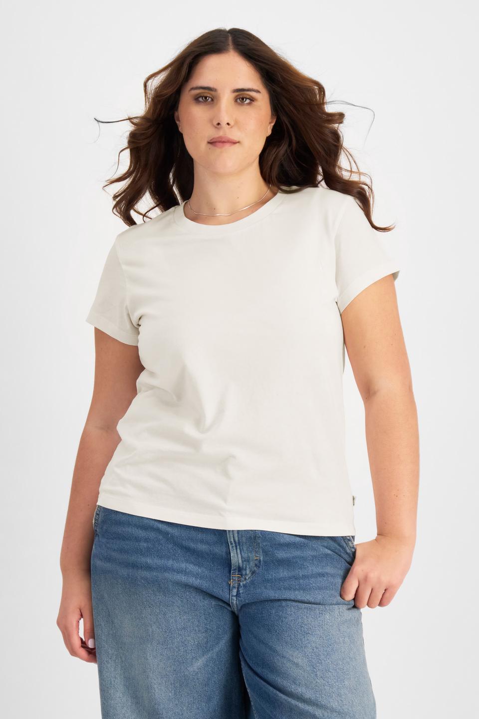 Bella (She/Her) wears size L and is 173cm tall with 95cm chest and 77cm waist