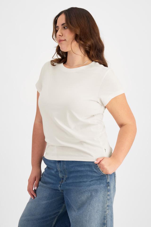Bella (She/Her) wears size L and is 173cm tall with 95cm chest and 77cm waist