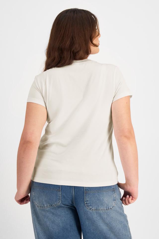 Bella (She/Her) wears size L and is 173cm tall with 95cm chest and 77cm waist