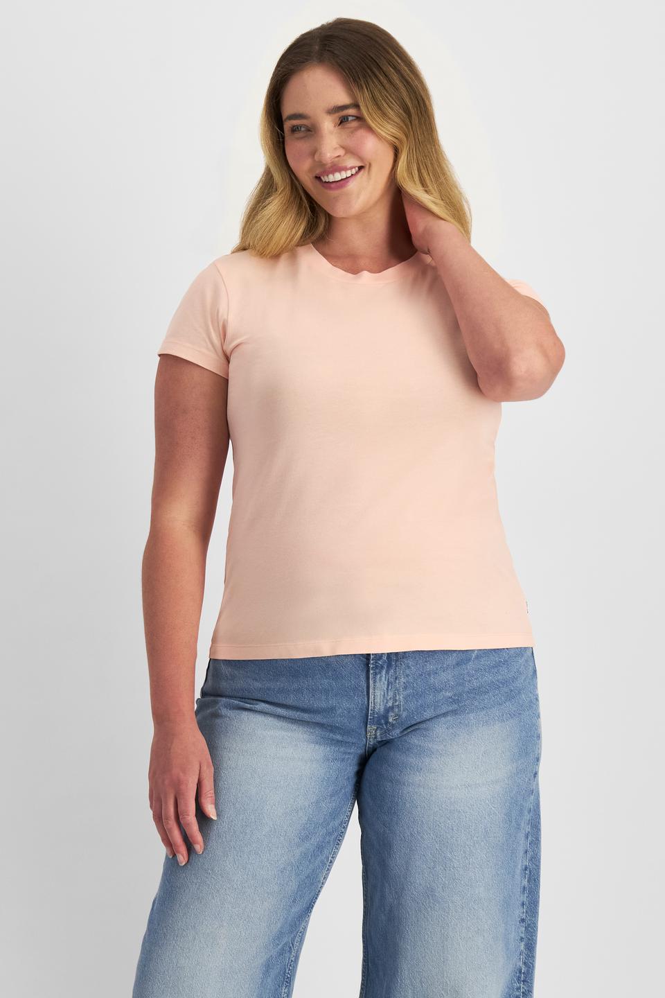 Chanel (She/Her) wears size L and is 176cm tall with 104cm chest and 89cm waist