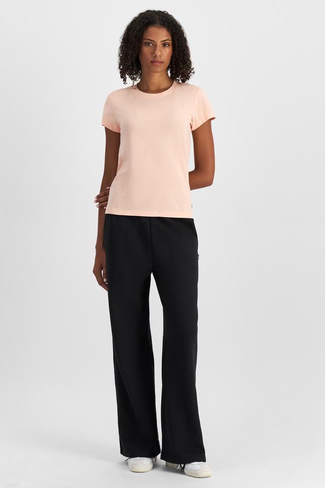 Norway (She/Her) wears size S and is 178cm tall with 82cm chest and 69cm waist