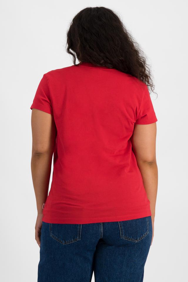 Laura (She/Her) wears size L and is 165cm tall with 94cm chest and 76cm waist