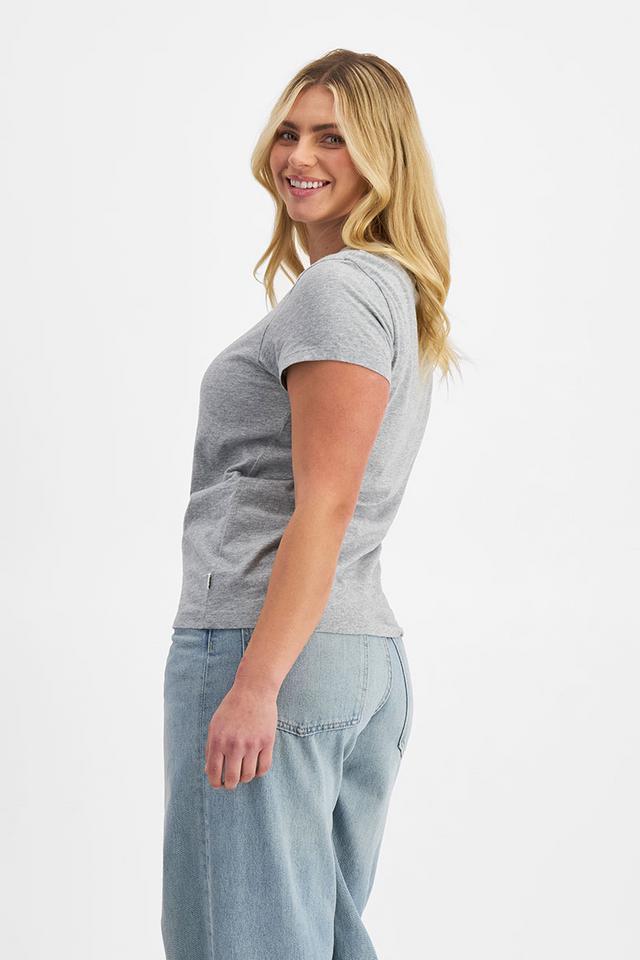 Zoe (She/Her) wears size Large and is 170cm tall with 98cm chest and 85cm waist