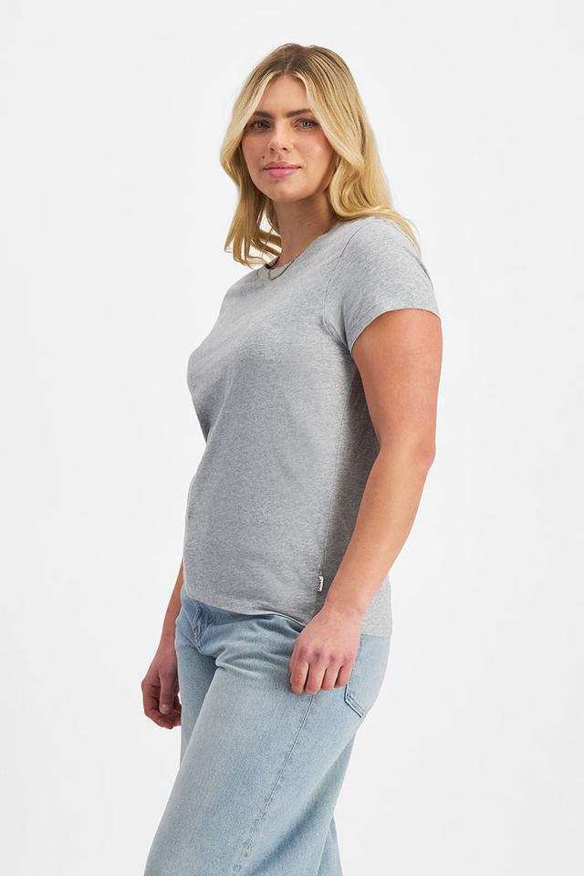 Zoe (She/Her) wears size Large and is 170cm tall with 98cm chest and 85cm waist