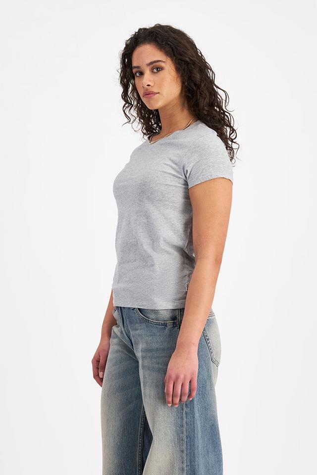 Laila (She/Her) wears size Small and is 180cm tall with 91cm chest and 74cm waist