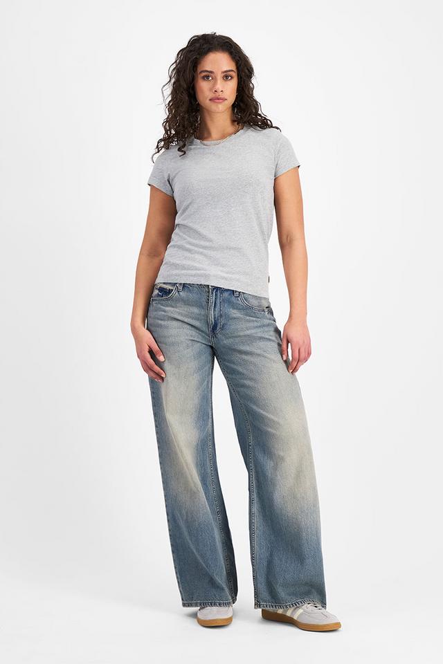Laila (She/Her) wears size Small and is 180cm tall with 91cm chest and 74cm waist