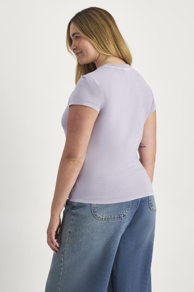 Chanel (She/Her) wears size L and is 176cm tall with 104cm chest and 89cm waist
