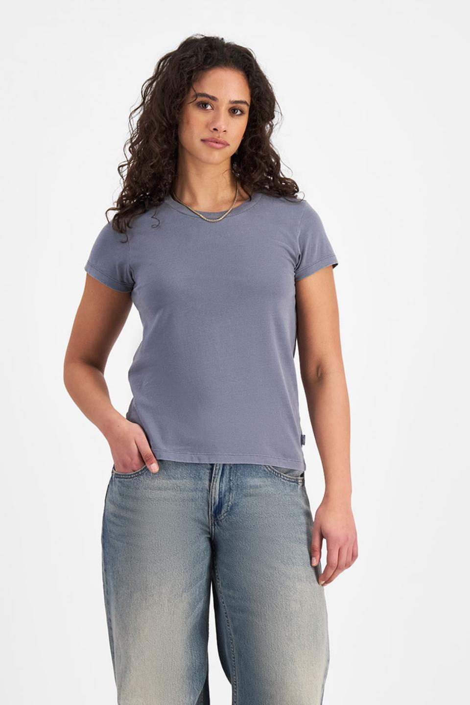 Laila (She/Her) wears size Small and is 180cm tall with 91cm chest and 74cm waist