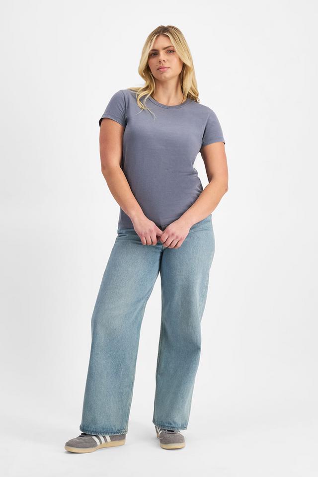 Zoe (She/Her) wears size Large and is 170cm tall with 98cm chest and 85cm waist