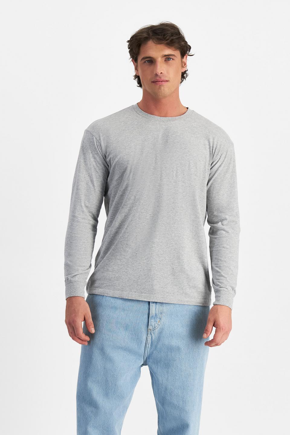 JOSH (He/Him) wears size M and is 185.48cm tall with 99cm chest and 81cm waist