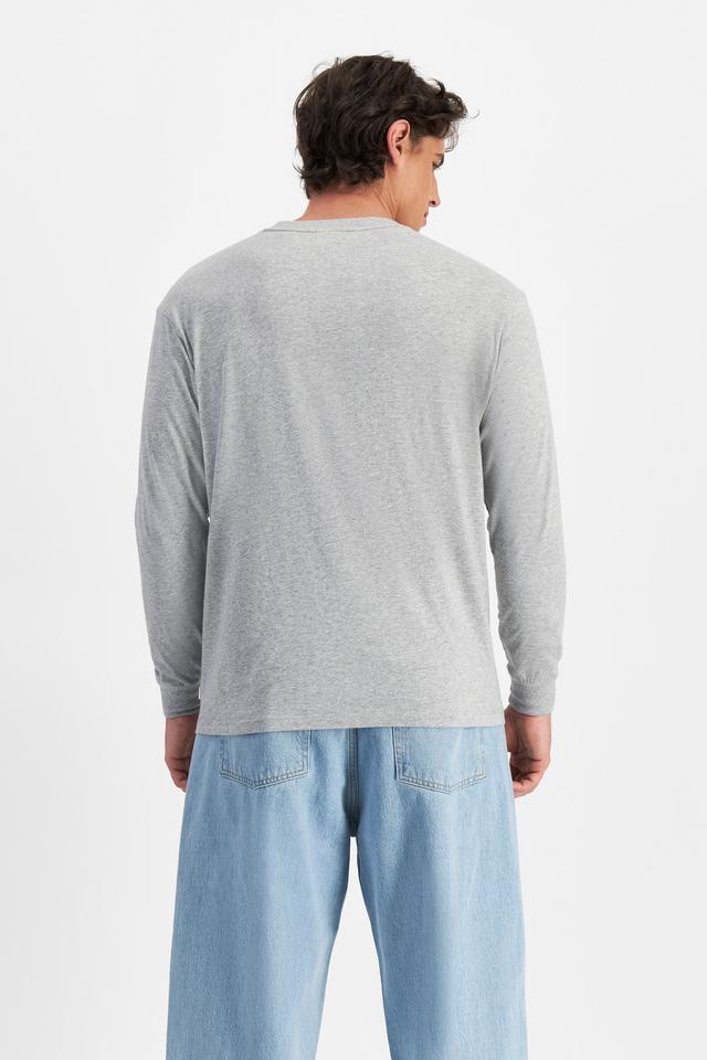 JOSH (He/Him) wears size M and is 185.48cm tall with 99cm chest and 81cm waist