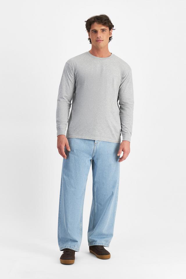 JOSH (He/Him) wears size M and is 185.48cm tall with 99cm chest and 81cm waist