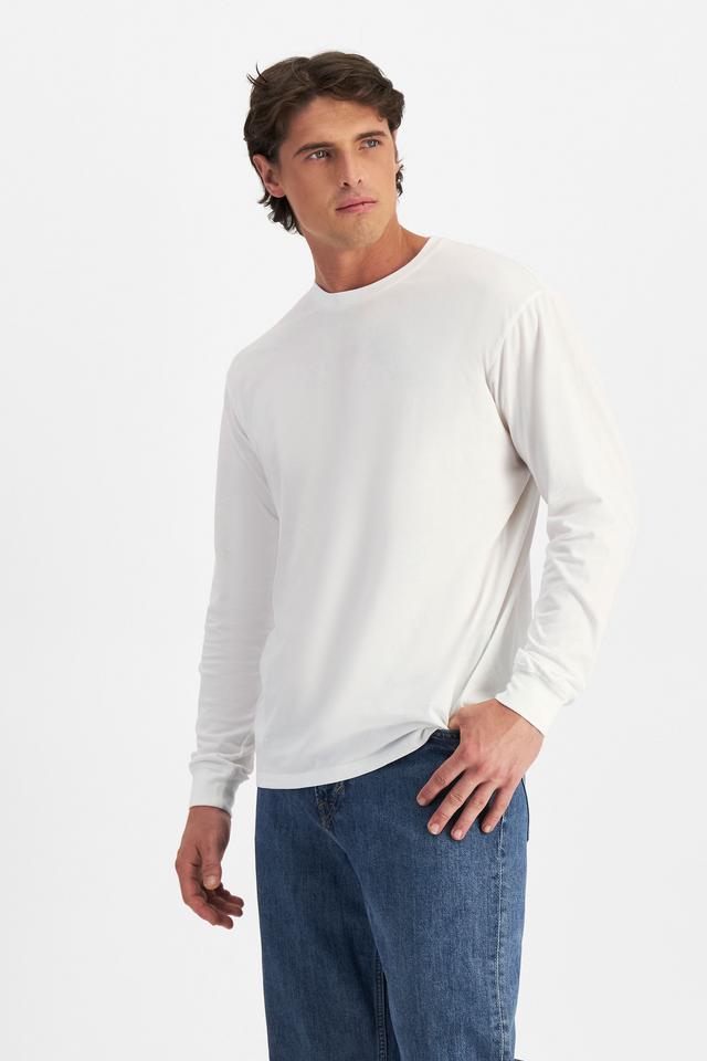 JOSH (He/Him) wears size M and is 185.48cm tall with 99cm chest and 81cm waist