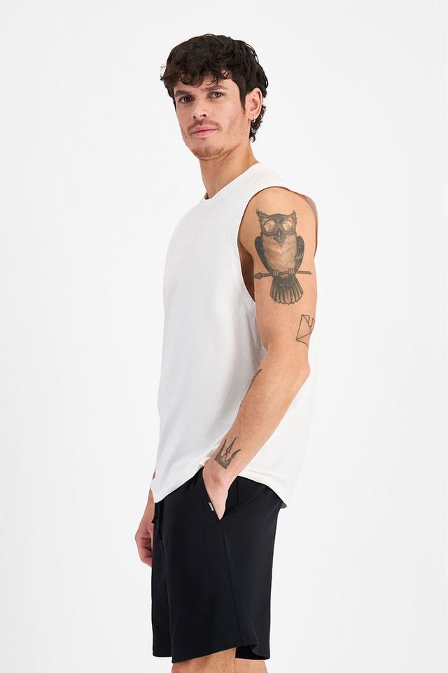 Luke (He/Him) wears size Medium and is 184cm tall