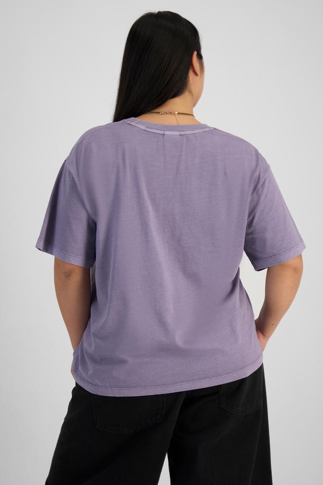 Chloe (She/Her) wears size L and is 165cm tall with 95cm chest and 78cm waist