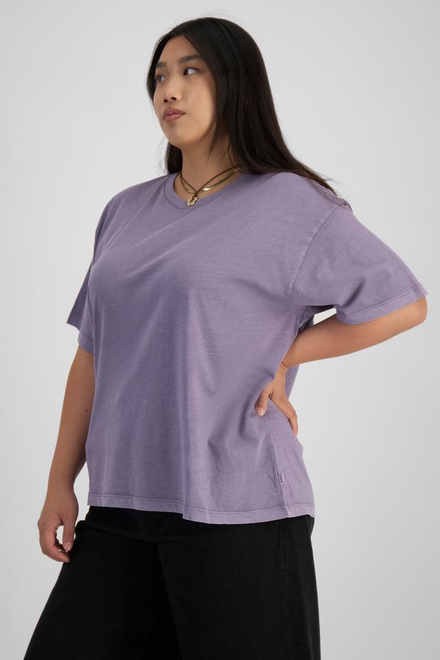 Chloe (She/Her) wears size L and is 165cm tall with 95cm chest and 78cm waist