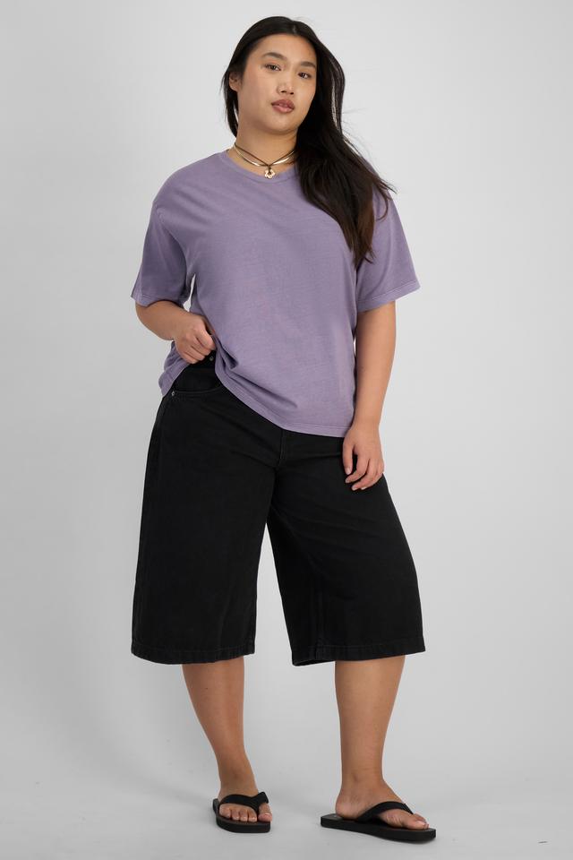 Chloe (She/Her) wears size L and is 165cm tall with 95cm chest and 78cm waist