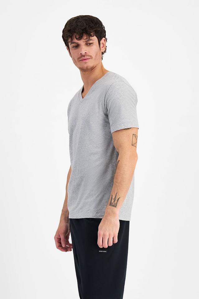 Luke (He/Him) wears size Medium and is 184cm tall