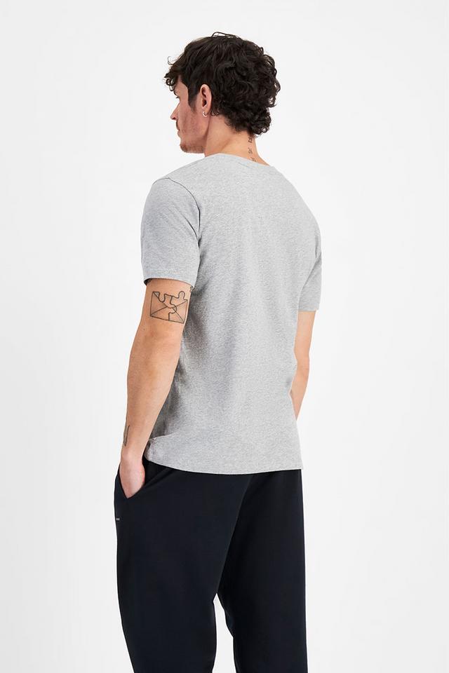 Luke (He/Him) wears size Medium and is 184cm tall