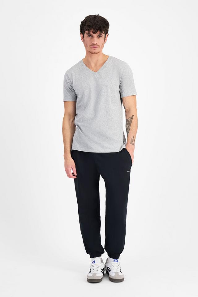 Luke (He/Him) wears size Medium and is 184cm tall