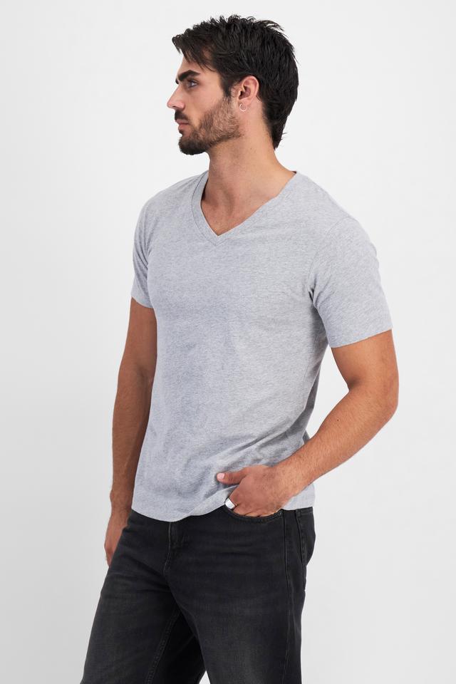 Sam (He/Him) wears size M and is 192cm tall with 100cm chest and 82cm waist