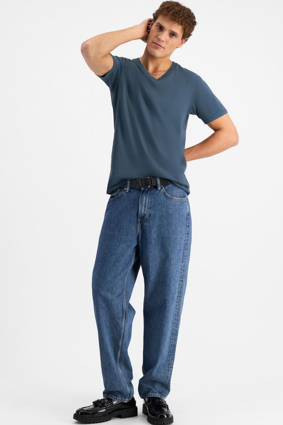 Kya (He/Him) wears size M and is 189cm tall with 99cm chest and 81cm waist