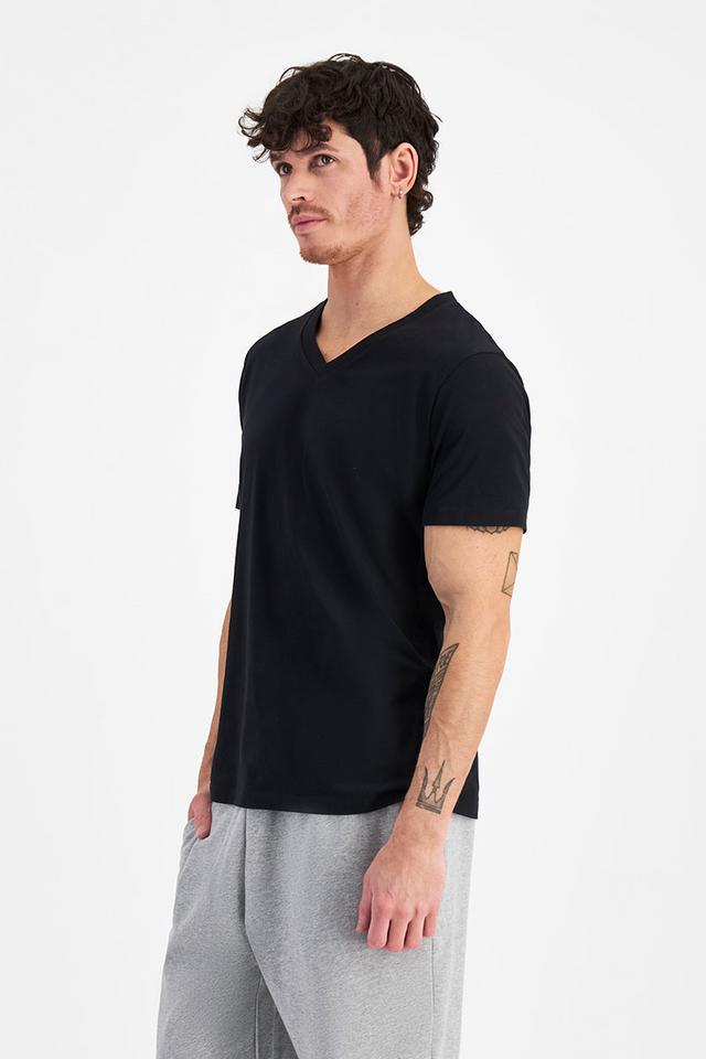 Luke (He/Him) wears size Medium and is 184cm tall