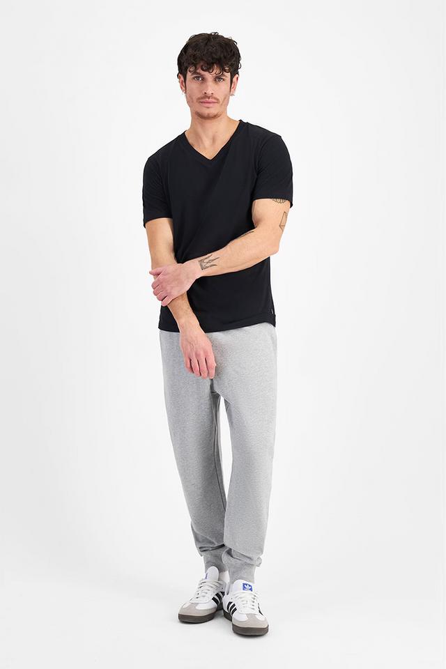 Luke (He/Him) wears size Medium and is 184cm tall
