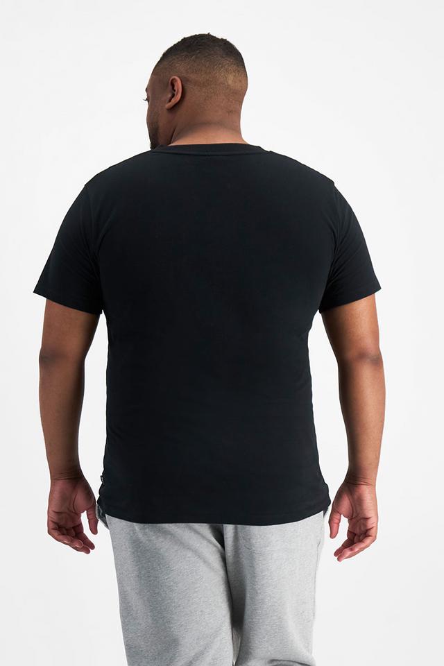 Jonathan (He/Him) wears size XL and is 183cm tall with 124cm chest and 107cm waist