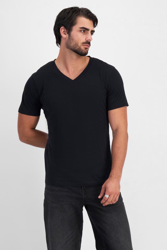 Sam (He/Him) wears size M and is 192cm tall with 100cm chest and 82cm waist