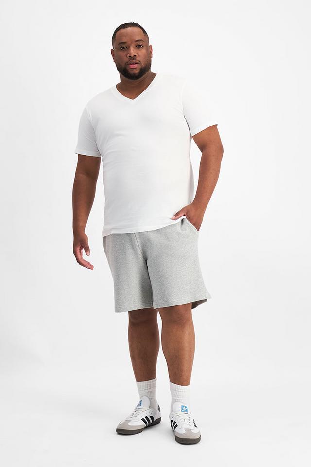 Jonathan (He/Him) wears size XL and is 183cm tall with 124cm chest and 107cm waist