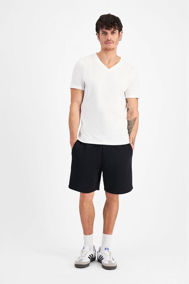 Luke (He/Him) wears size Medium and is 184cm tall