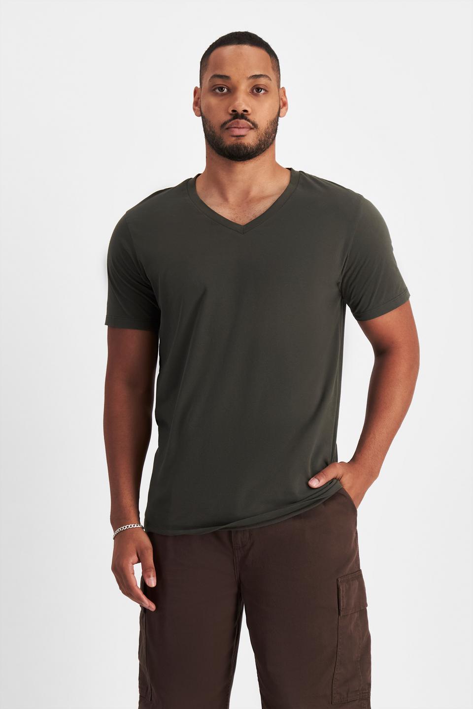 Jason (He/Him) wears size XL and is 194cm tall with 93cm chest and 113cm waist