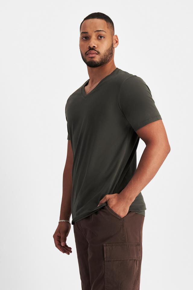 Jason (He/Him) wears size XL and is 194cm tall with 93cm chest and 113cm waist