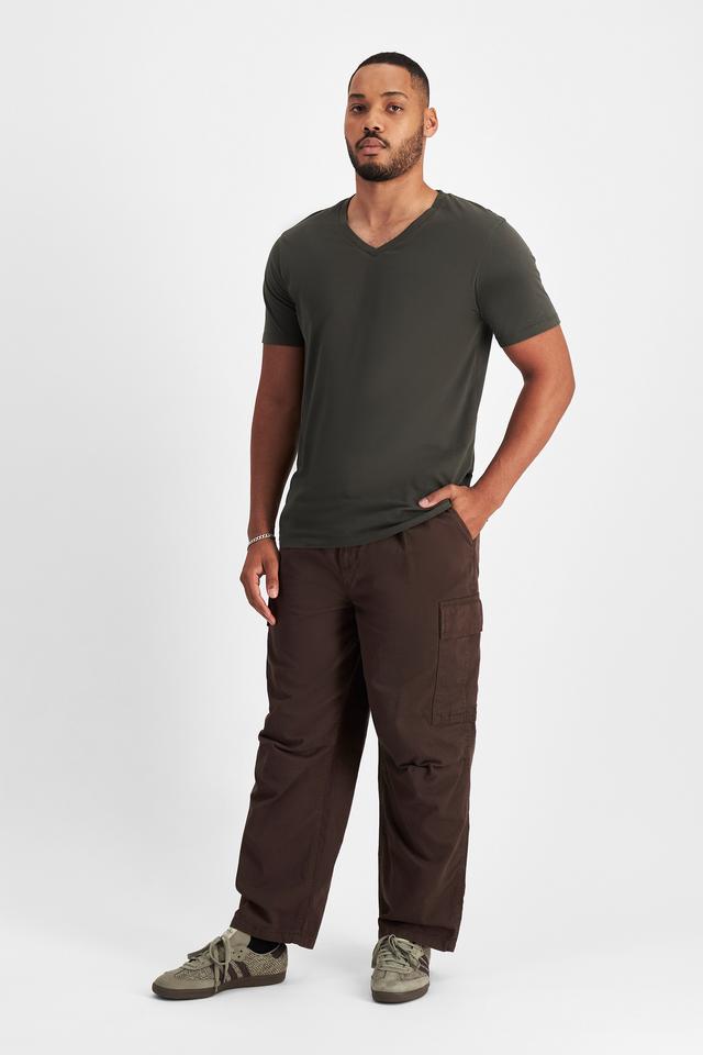 Jason (He/Him) wears size XL and is 194cm tall with 93cm chest and 113cm waist