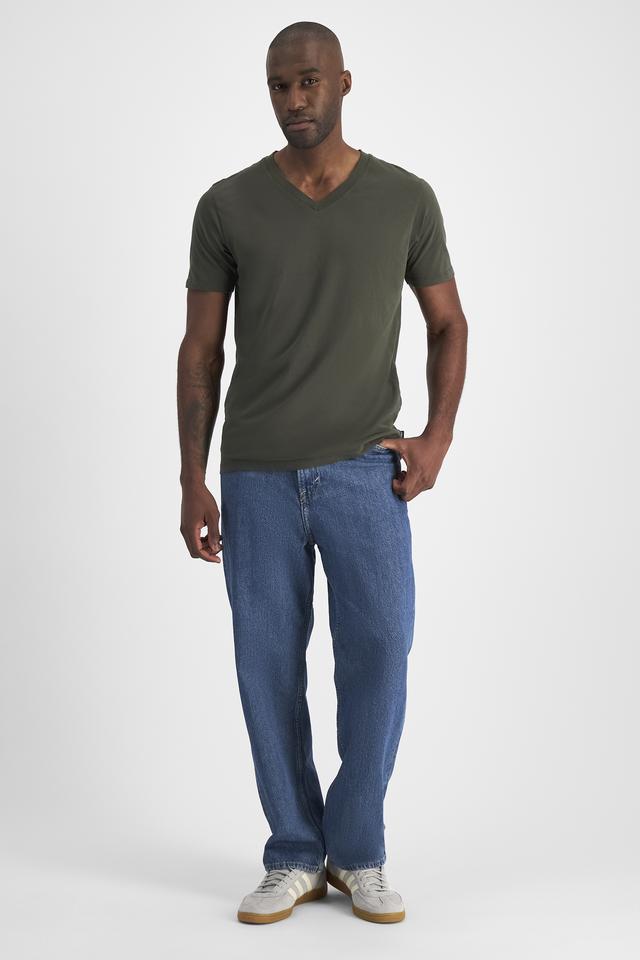 Paoulo (He/Him) wears size M and is 188cm tall with 98cm chest and 79cm waist