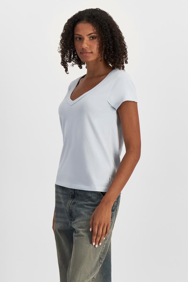 Norway (She/Her) wears size S and is 178cm tall with 82cm chest and 69cm waist