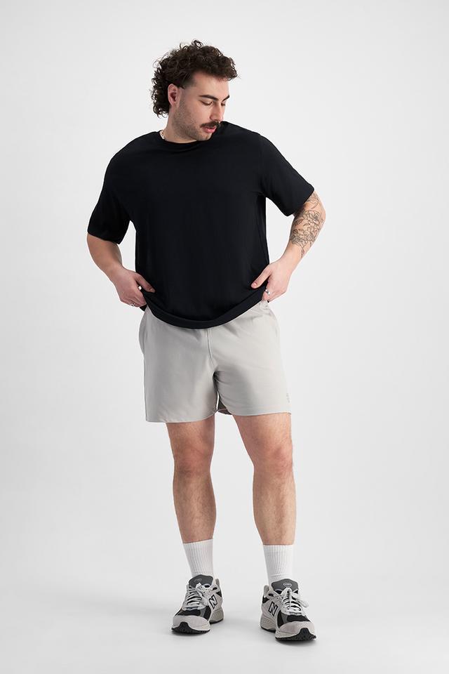 Sam (He/Him) wears size XL and is 178cm tall with 112cm chest