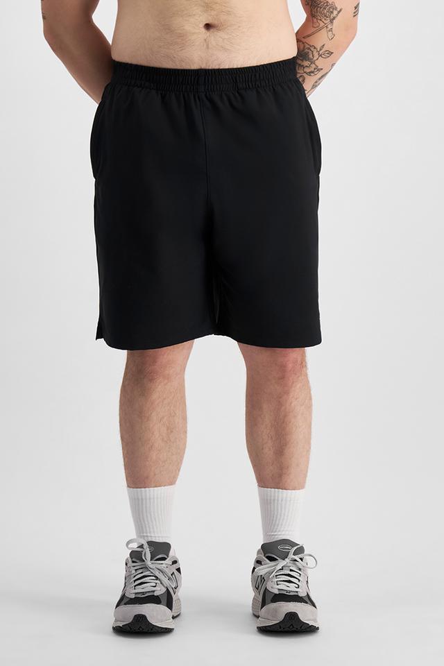 Sam (He/Him) wears size XL and is 178cm tall with 112cm chest