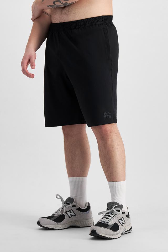 Sam (He/Him) wears size XL and is 178cm tall with 112cm chest