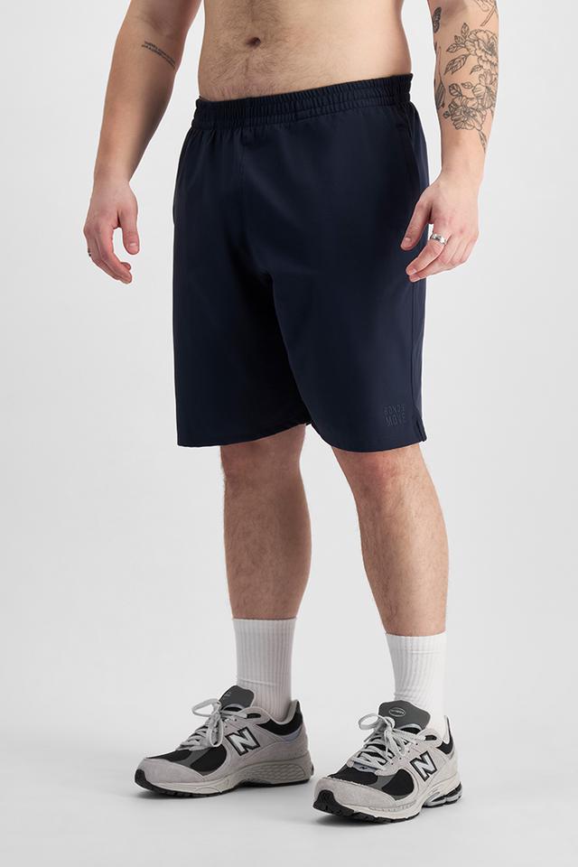 Sam (He/Him) wears size XL and is 178cm tall with 112cm chest