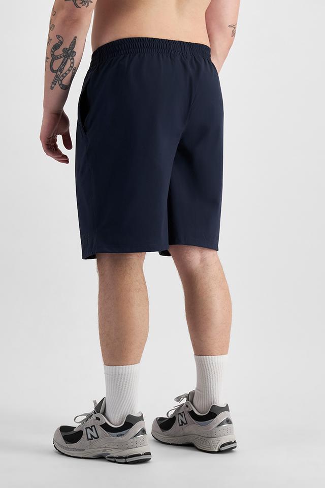 Sam (He/Him) wears size XL and is 178cm tall with 112cm chest