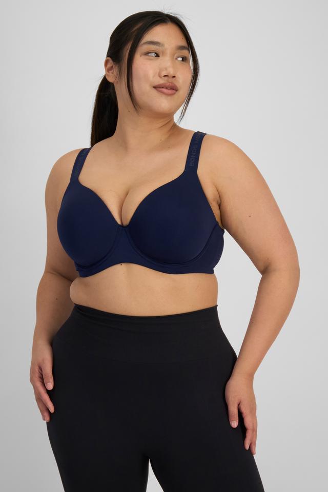 Chloe (She/Her) wears size 14DD and is 165cm tall with 95cm chest and 78cm waist