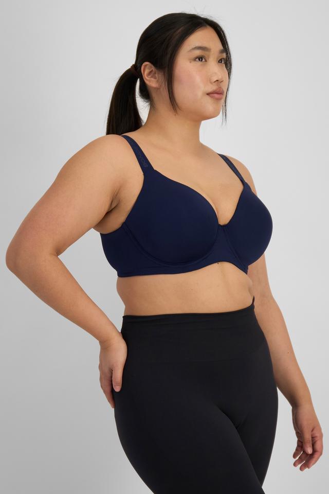 Chloe (She/Her) wears size 14DD and is 165cm tall with 95cm chest and 78cm waist