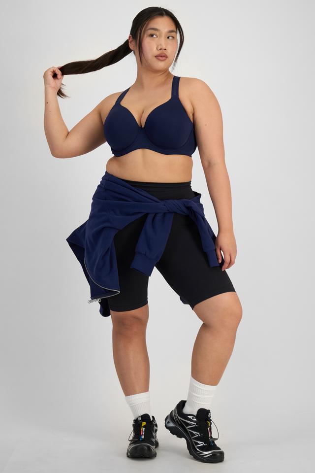 Chloe (She/Her) wears size 14DD and is 165cm tall with 95cm chest and 78cm waist