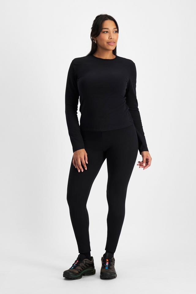 Alejandra (She/Her) wears size L and is 172cm tall with 100cm chest and 78cm waist