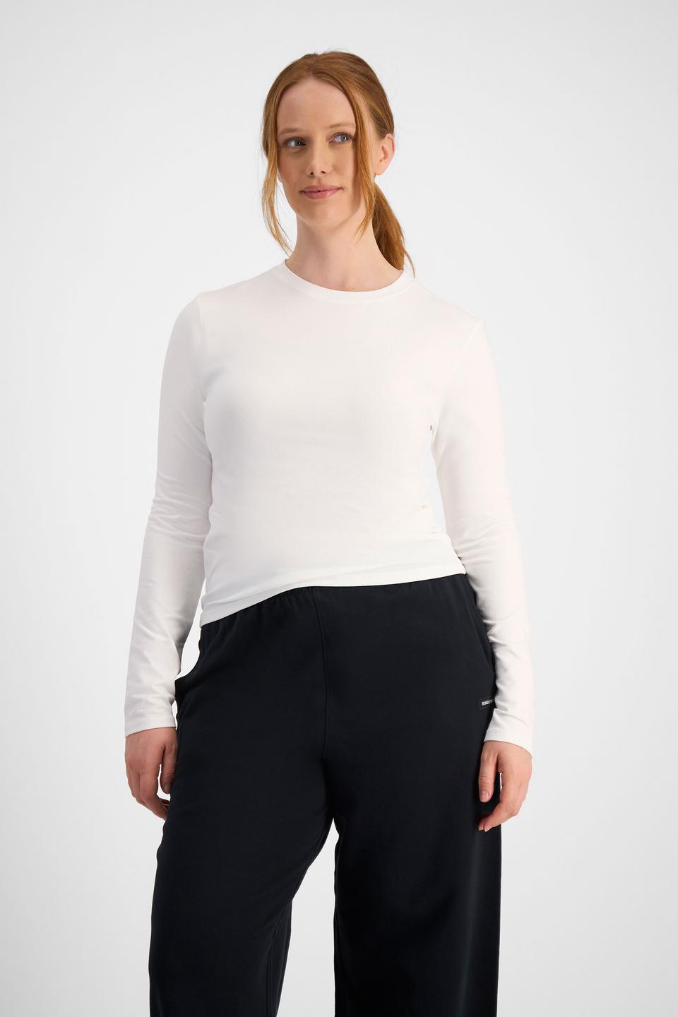 Martine (She/Her) wears size L and is 175cm tall with 82cm chest and 76cm waist