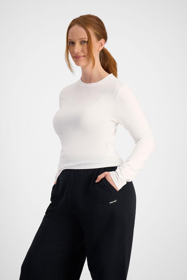 Martine (She/Her) wears size L and is 175cm tall with 82cm chest and 76cm waist